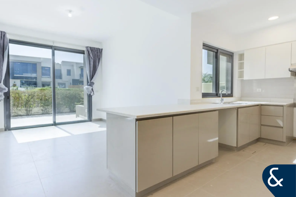 Large Plot | Vacant | 4 Beds | Green Belt